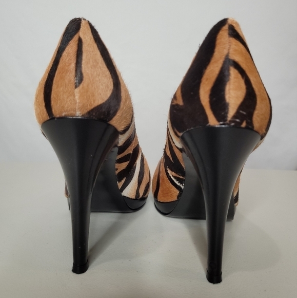 Nine West Rocha Tiger Print Almond Toe Classic Platform Pumps - Size 8 - Picture 3 of 10